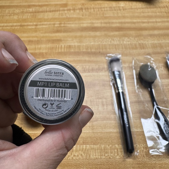 Bella Terra Mineral Makeup - Picture 6 of 8